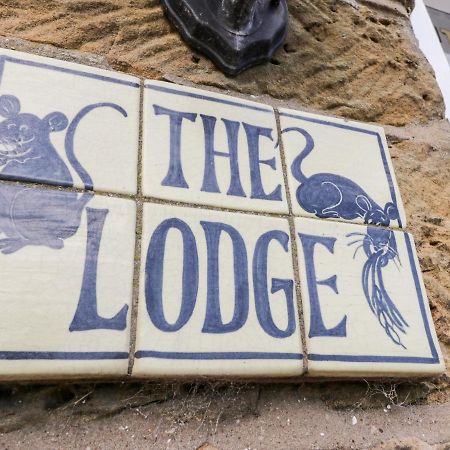 The Lodge ウィットビー エクステリア 写真